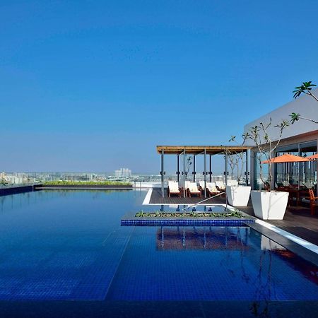Marriott Executive Apartments Hyderabad Exterior foto
